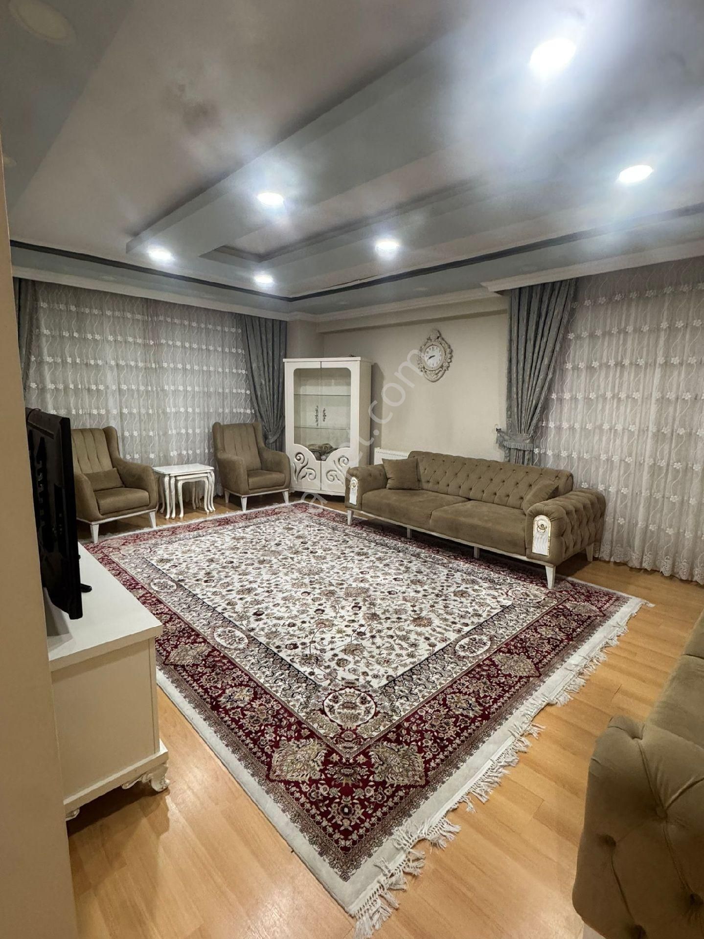Kiralık 3+1 Eşyalı Daire Site İçerisinde Metrobüse Yakın