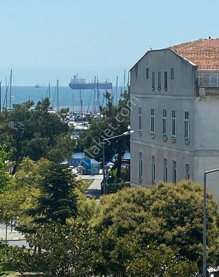 Yeşilköy Merkezde Mimari Tadilatlı Deniz Manzaralı 5+2 Satılık Çatı Piyesli Dubleks Daire