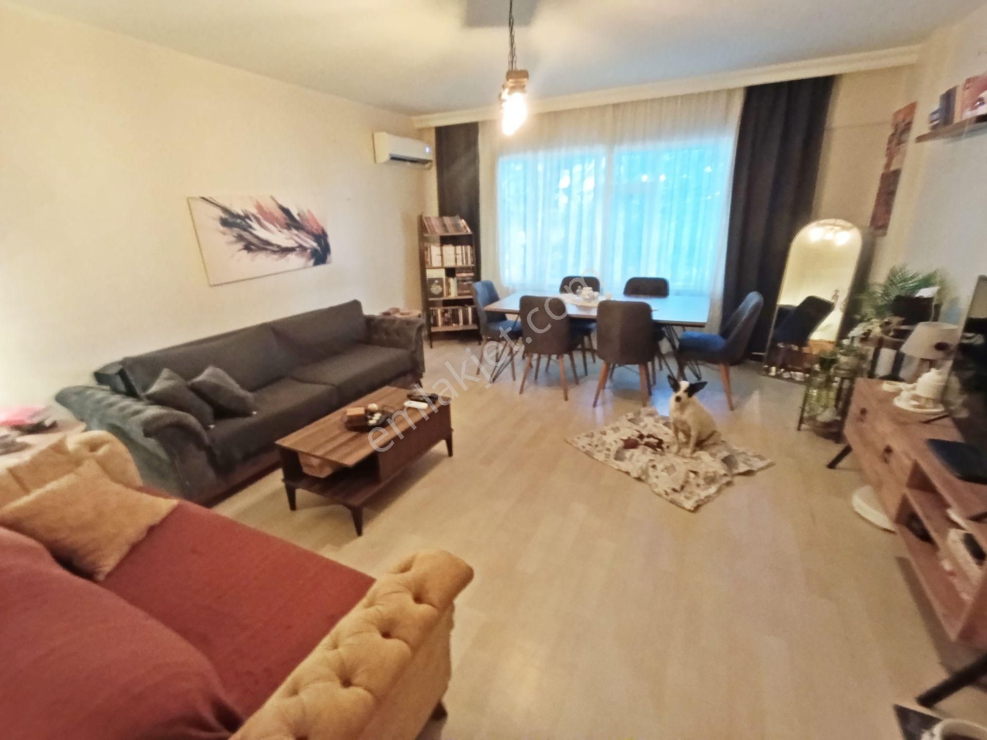 Altunizadede Güvenlikli Site İçerisinde 3+1 Satılık Daire Emlak Masası