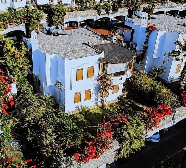 Bodrum Akyarlar Plajlı Sitede Satılık Müstakil Villa