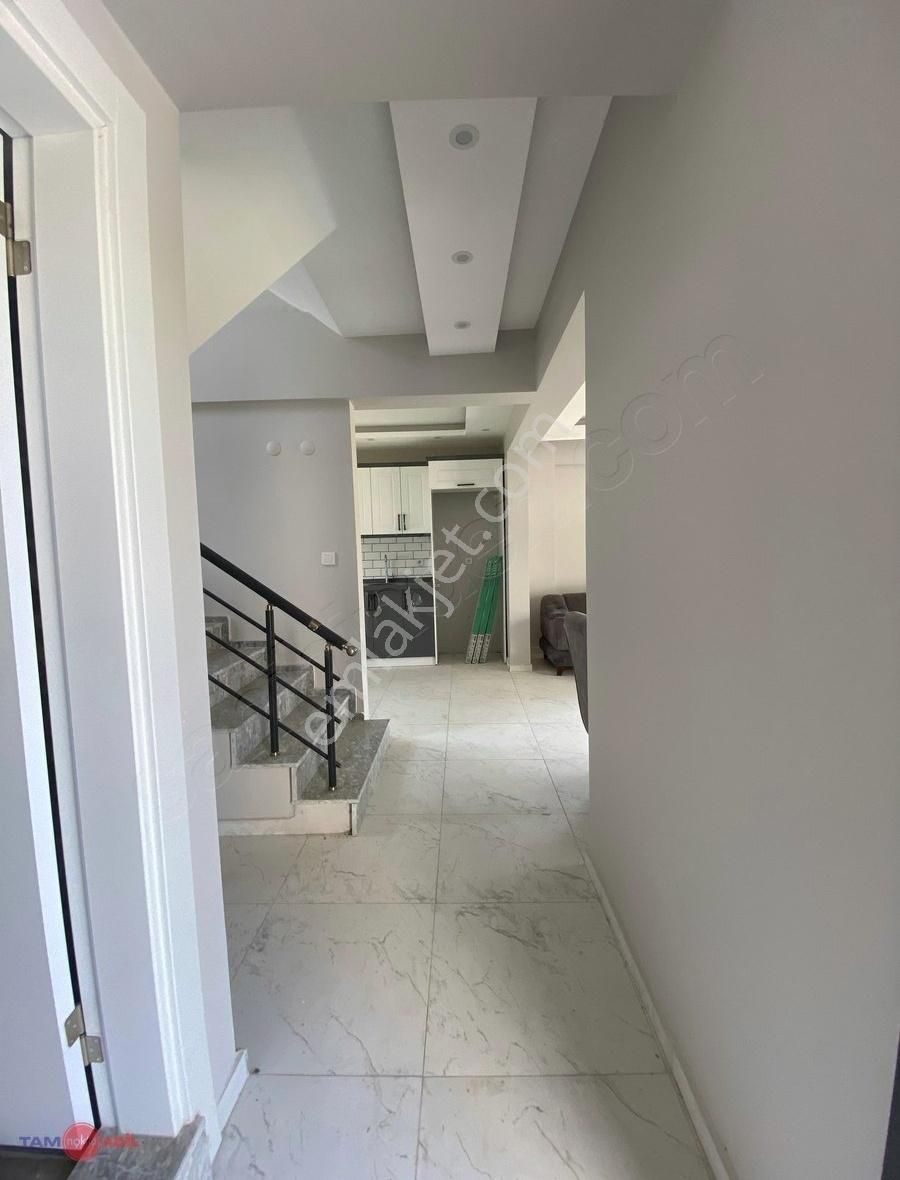 Dikili Cumhuriyet Mahallesinde 4+1 Müstakil Villa - Görsel 3