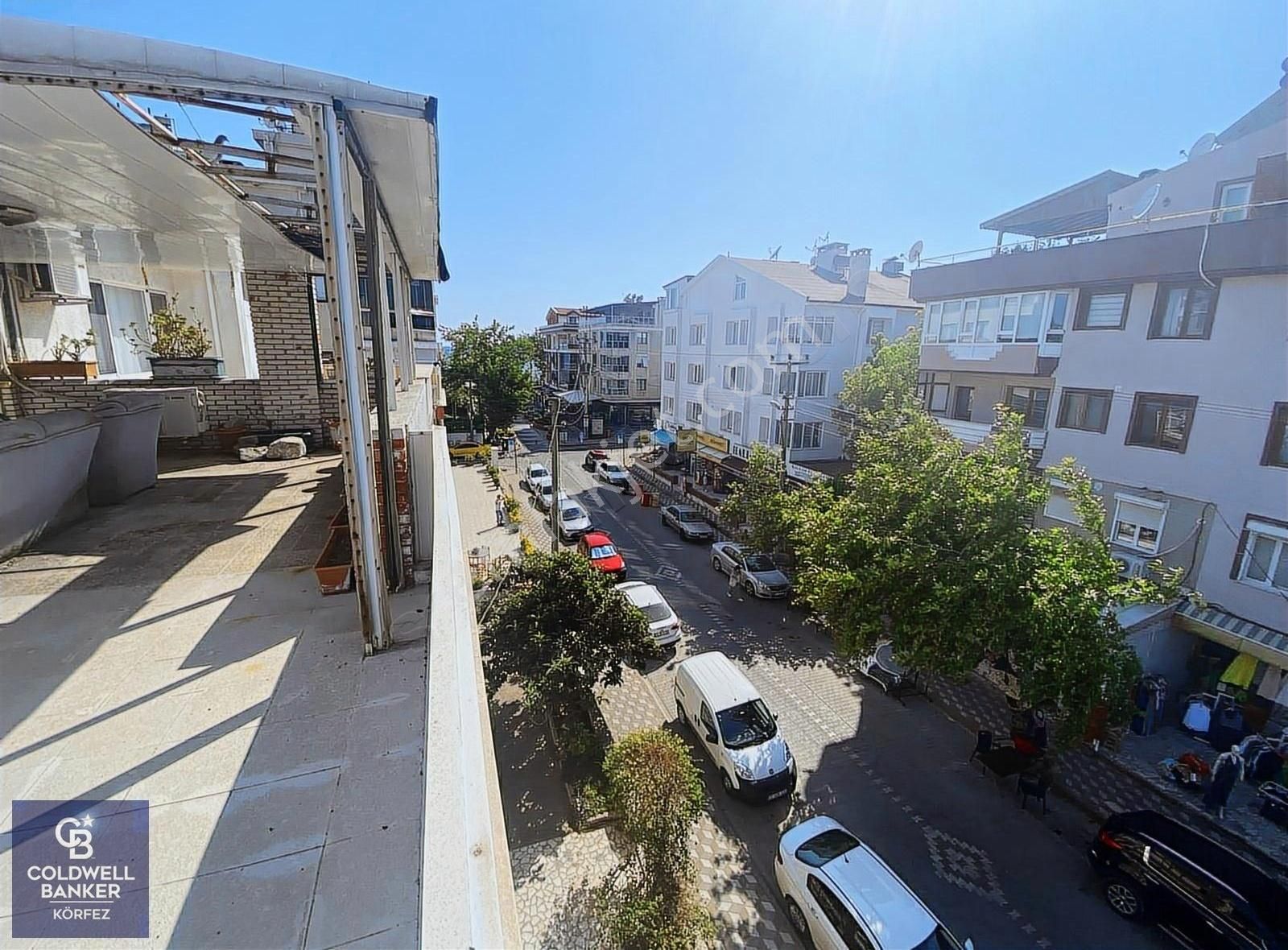 Akçay Kordon Arkası Deniz Manzaralı Teraslı Satılık 2+1 Daire - Görsel 4