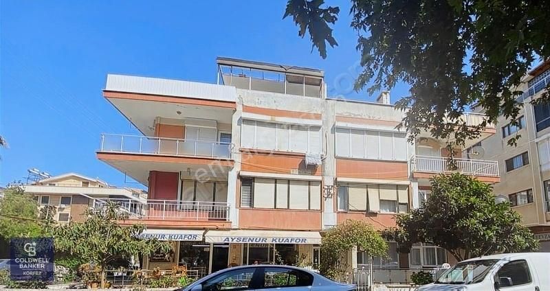 Akçay Kordon Arkası Deniz Manzaralı Teraslı Satılık 2+1 Daire