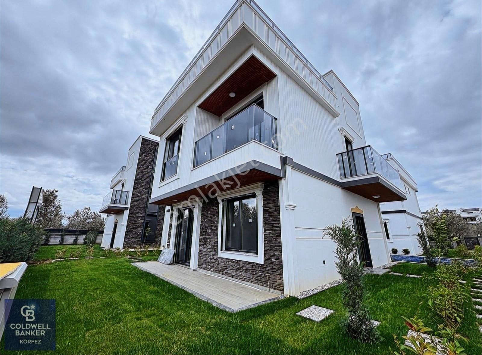 Zeytinli Köyünde Satılık Villa