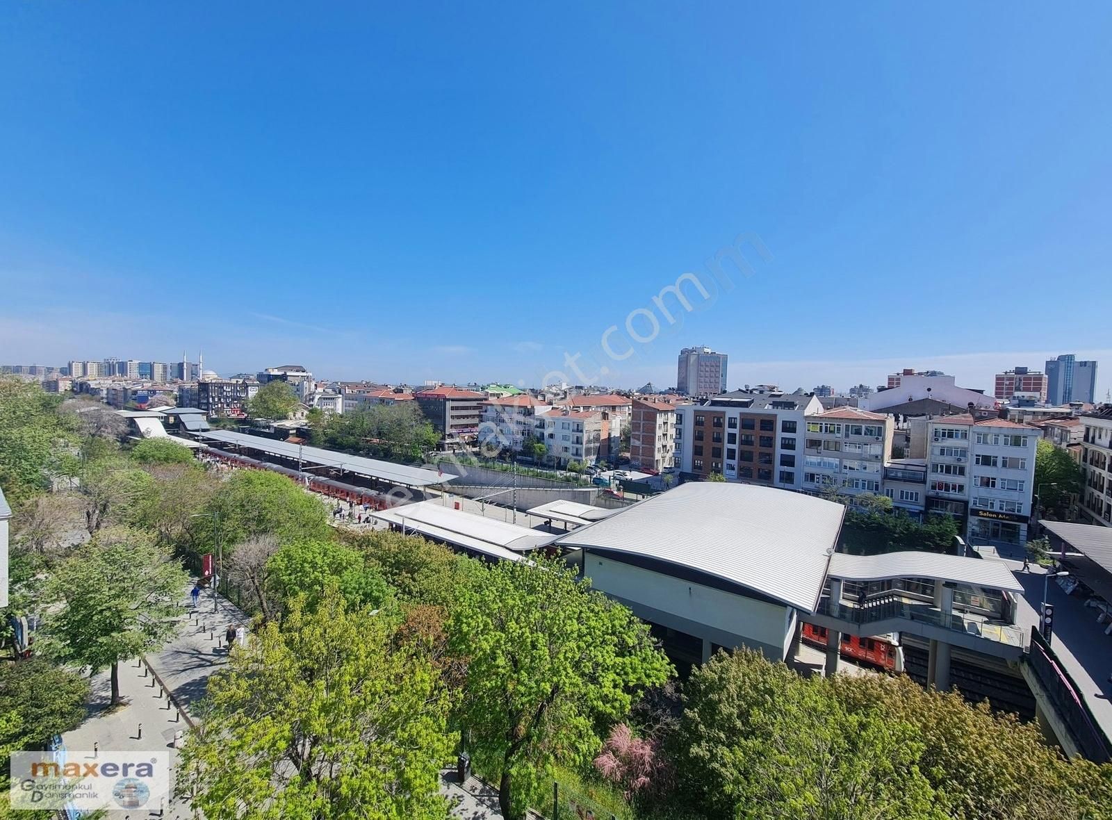 Zuhuratbaba Gençler Caddesinde 230m2 4+1 Depolu Emsalsiz Dubleks