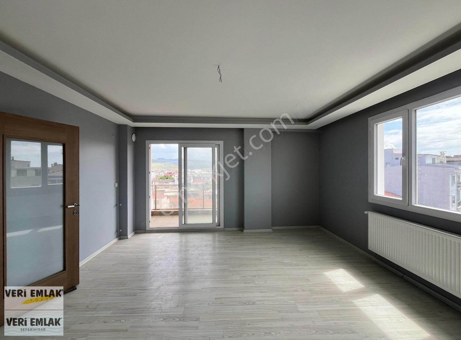 Veri'den Hıdırlık'ta Köşe Binada, 3+1 Satılık Daire !