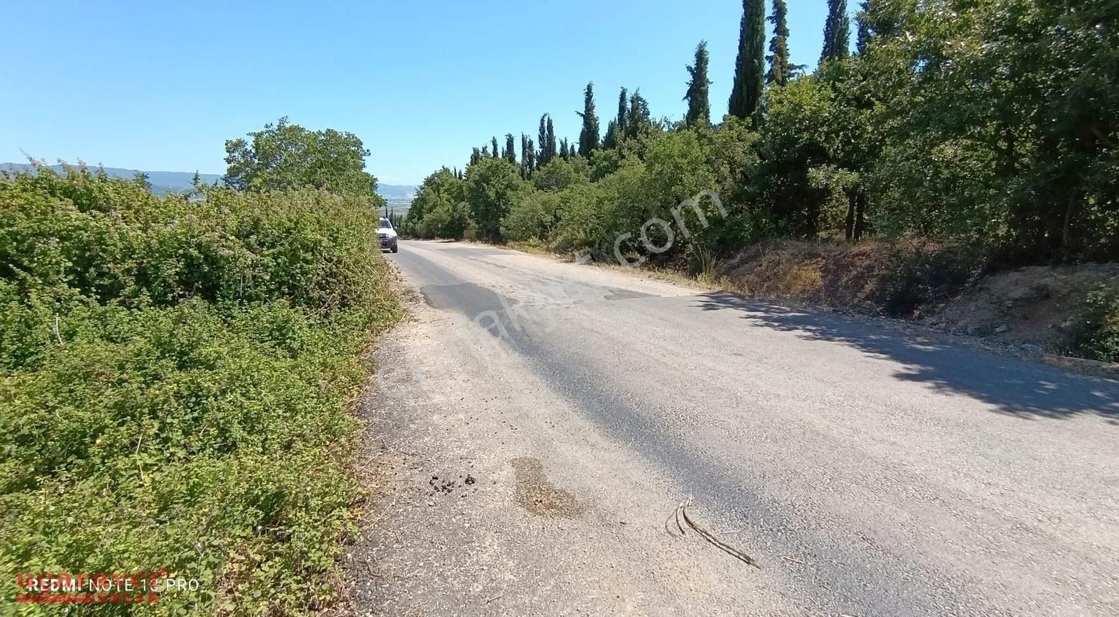 Uçaravcı'dan Karagölet Mah. 8.300 M² Satılık Yola Cephe Tarla
