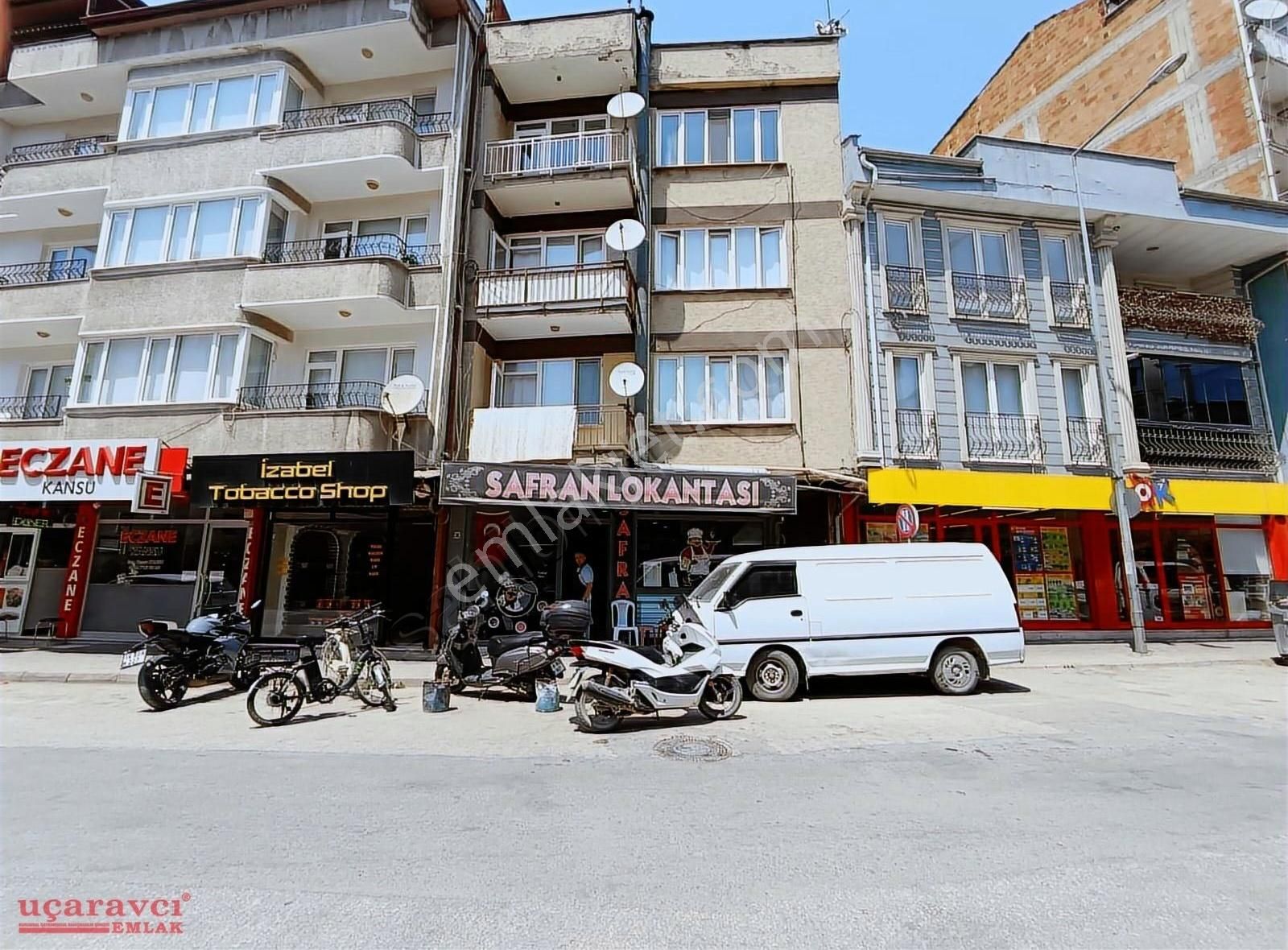 Uçaravcı'dan Mahmut Esat Bey Caddesinde Kiralık 2+1 Daire