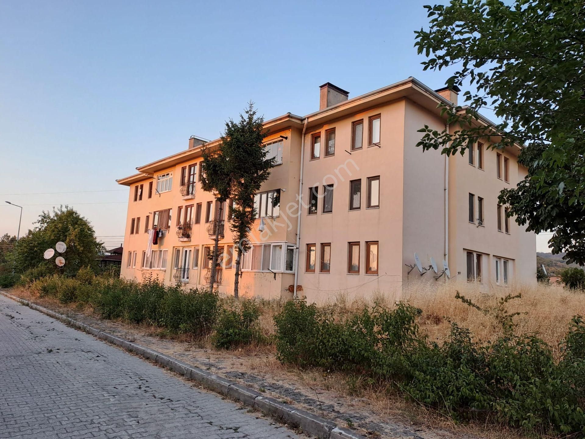 Kalıcı Konutlar 4. Bölge 3 Katlı B. 3. Katı Düzce Cephesi Satılık 3+1 Daire
