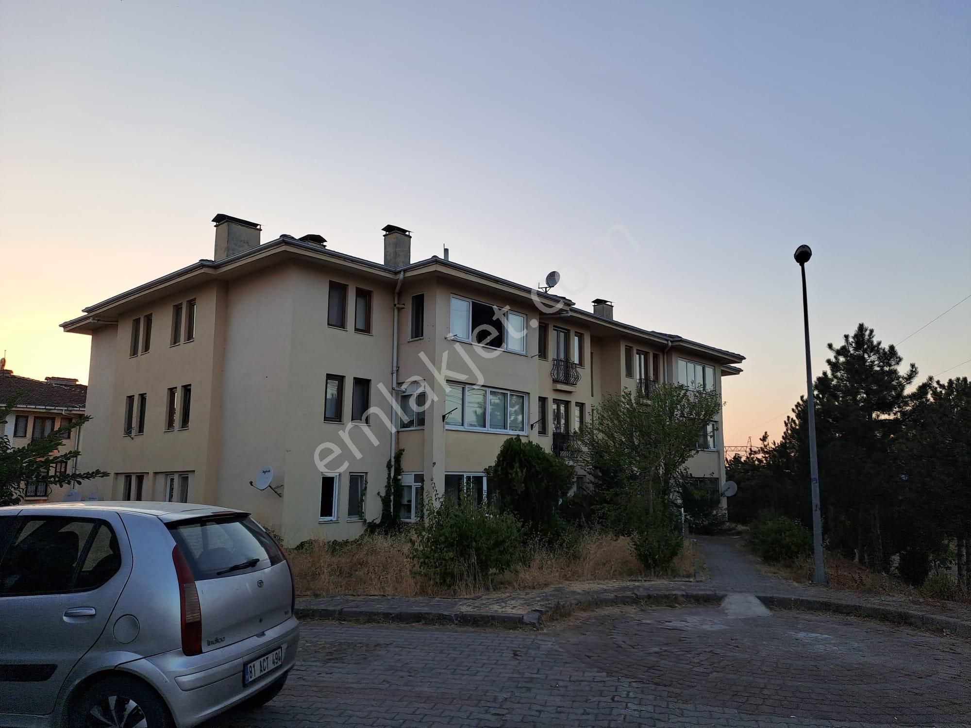 Kalıcı Konutlar 3. Bölge 3 Katlı B. 3. Katı Düzce Cephesi Satılık 3+1 Daire - Görsel 2