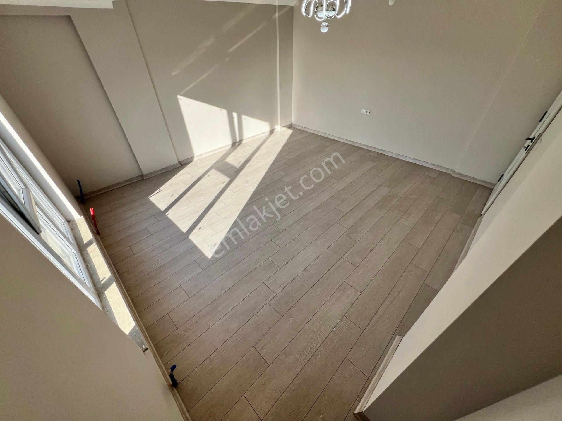 Mkemalde Okullar Bölgesinde 3+1 2. Ara Katta Şık Tasarımlı Bina - Görsel 8