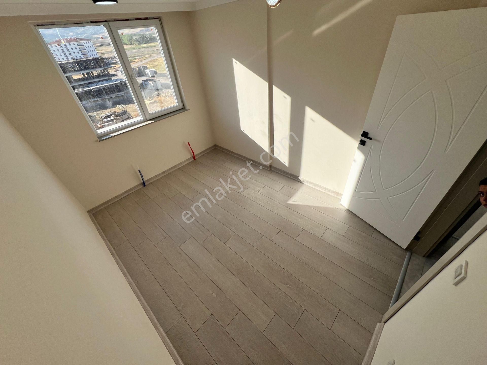 Mkemalde Okullar Bölgesinde 3+1 2. Ara Katta Şık Tasarımlı Bina - Görsel 10