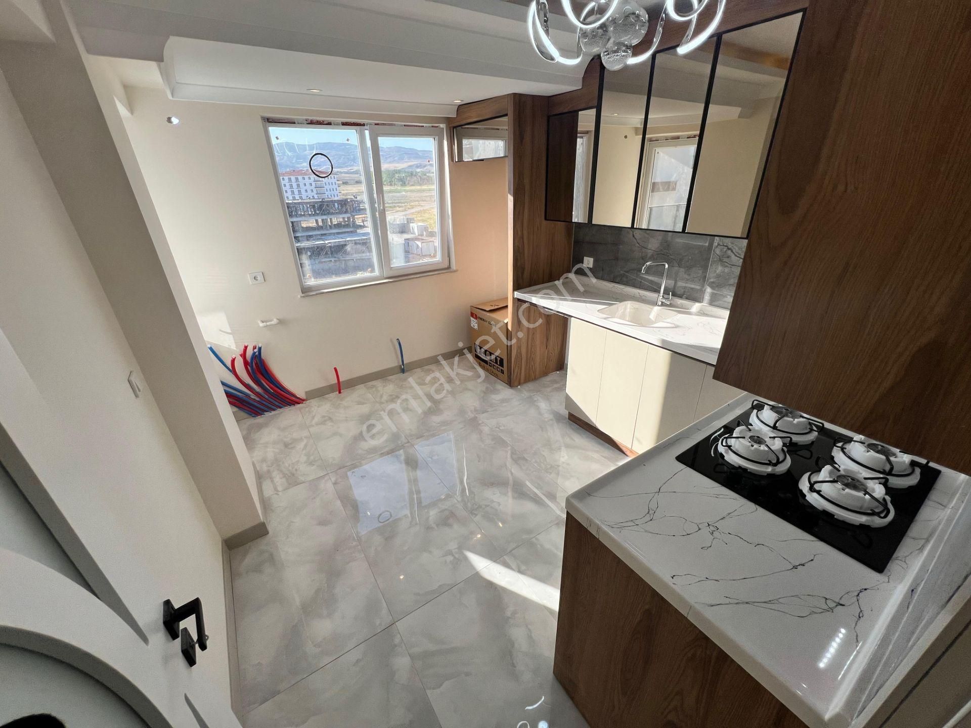 Mkemalde Okullar Bölgesinde 3+1 2. Ara Katta Şık Tasarımlı Bina - Görsel 22