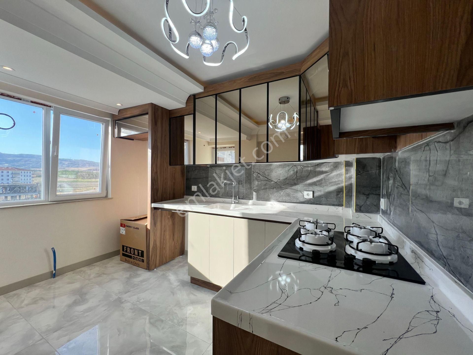 Mkemalde Okullar Bölgesinde 3+1 2. Ara Katta Şık Tasarımlı Bina - Görsel 28