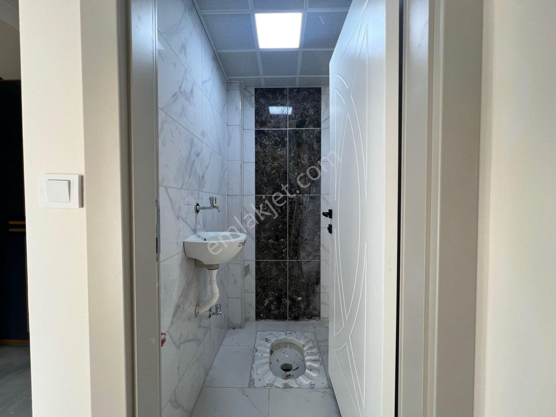 Mkemalde Okullar Bölgesinde 3+1 2. Ara Katta Şık Tasarımlı Bina - Görsel 35