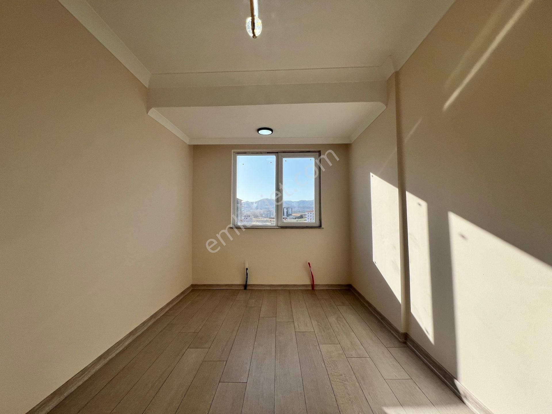 Mkemalde Okullar Bölgesinde 3+1 2. Ara Katta Şık Tasarımlı Bina - Görsel 9