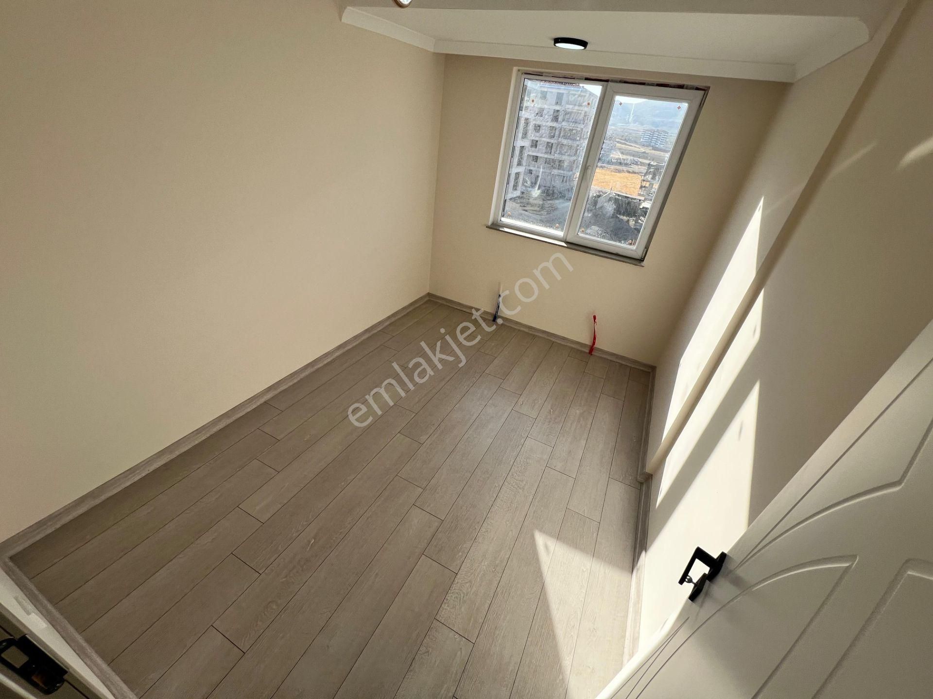 Mkemalde Okullar Bölgesinde 3+1 2. Ara Katta Şık Tasarımlı Bina - Görsel 15