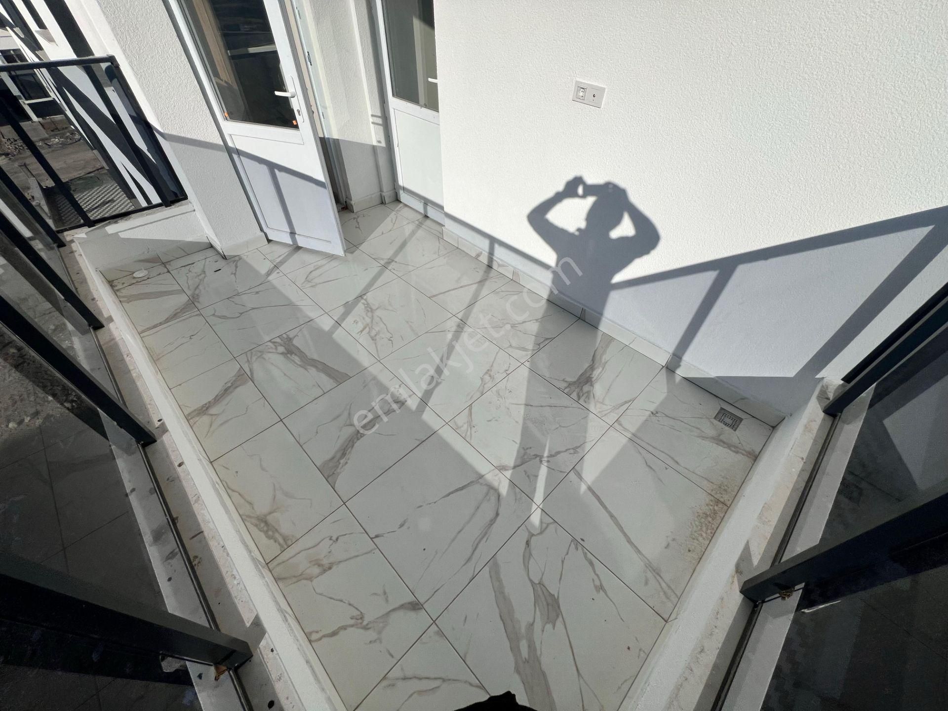 Mkemalde Okullar Bölgesinde 3+1 2. Ara Katta Şık Tasarımlı Bina - Görsel 26