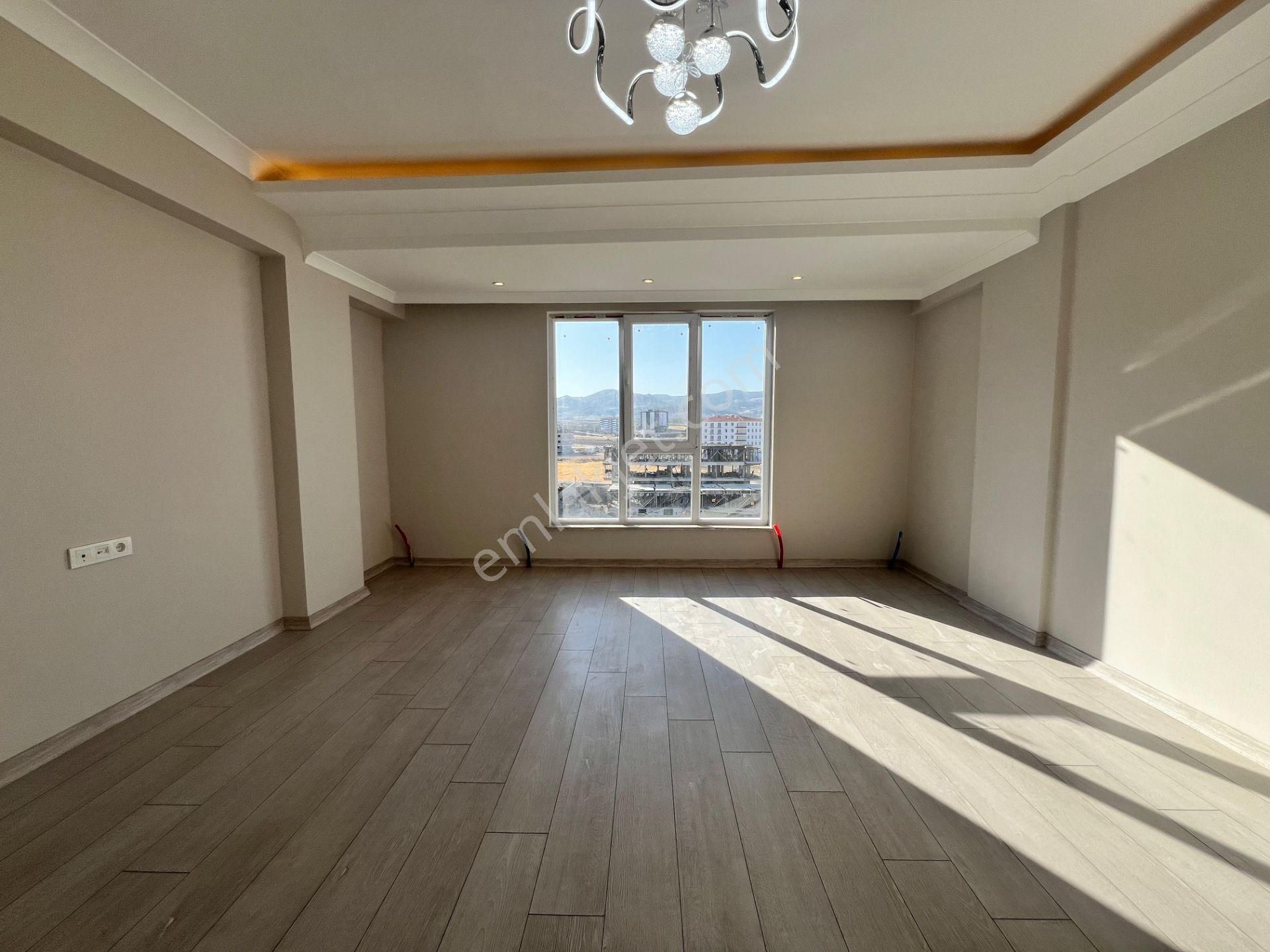 Mkemalde Okullar Bölgesinde 3+1 2. Ara Katta Şık Tasarımlı Bina - Görsel 4