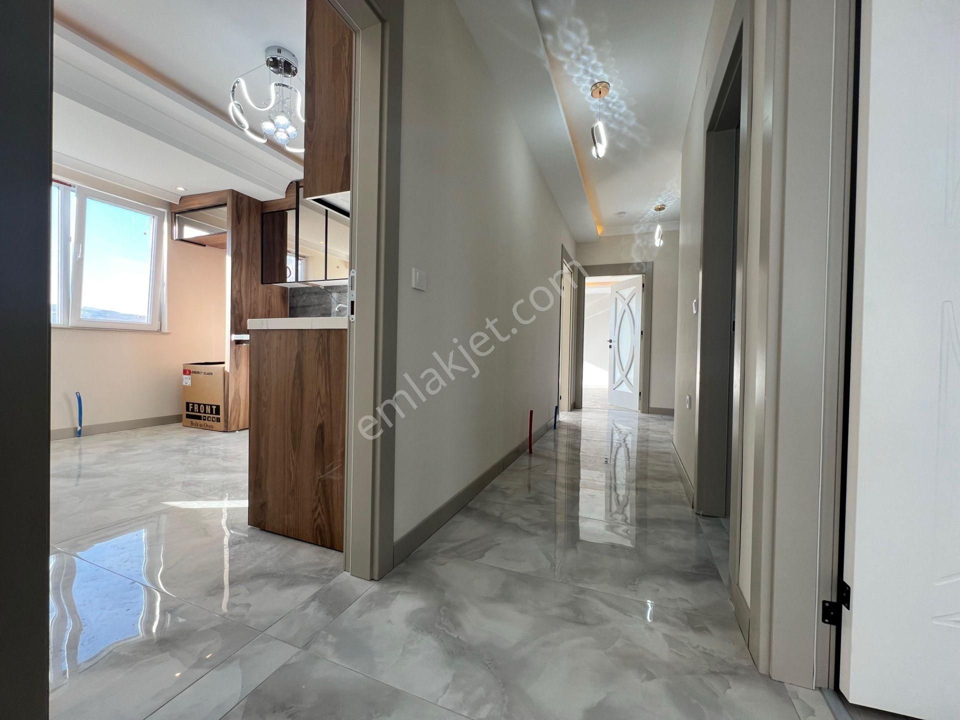 Mkemalde Okullar Bölgesinde 3+1 2. Ara Katta Şık Tasarımlı Bina - Görsel 34