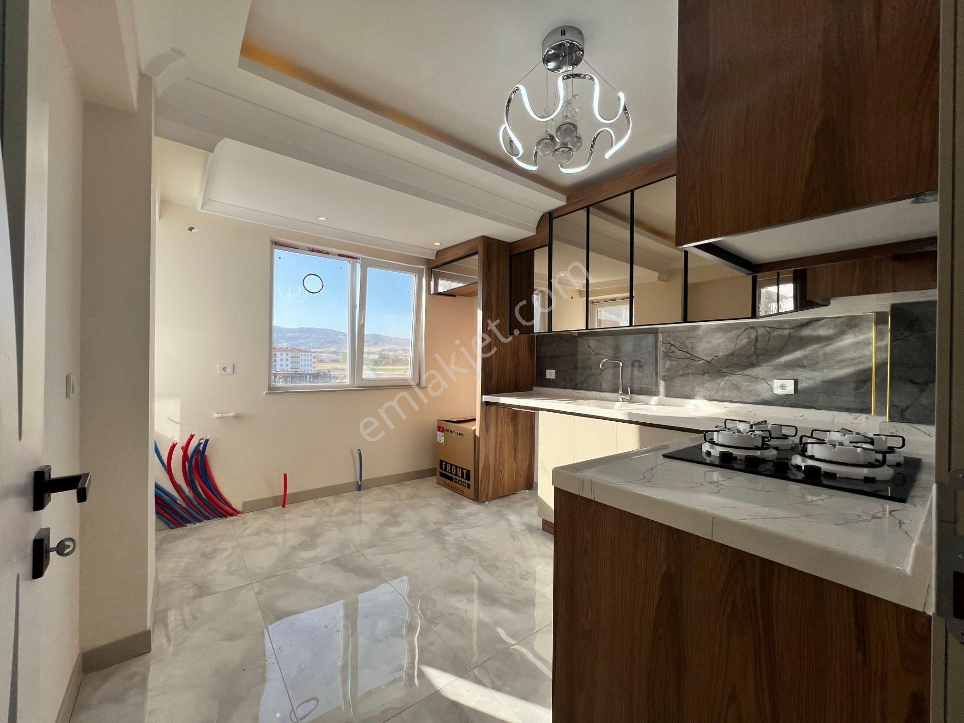 Mkemalde Okullar Bölgesinde 3+1 2. Ara Katta Şık Tasarımlı Bina - Görsel 23