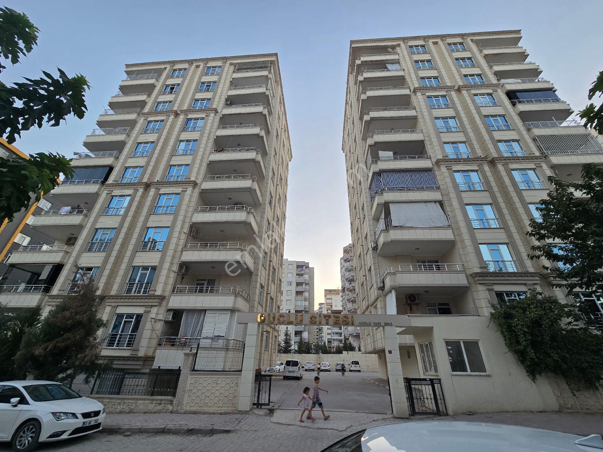 Balıkayağı'nda Site İçerisinde 3+1 Temiz Bakımlı Satılık 3+1 Daire