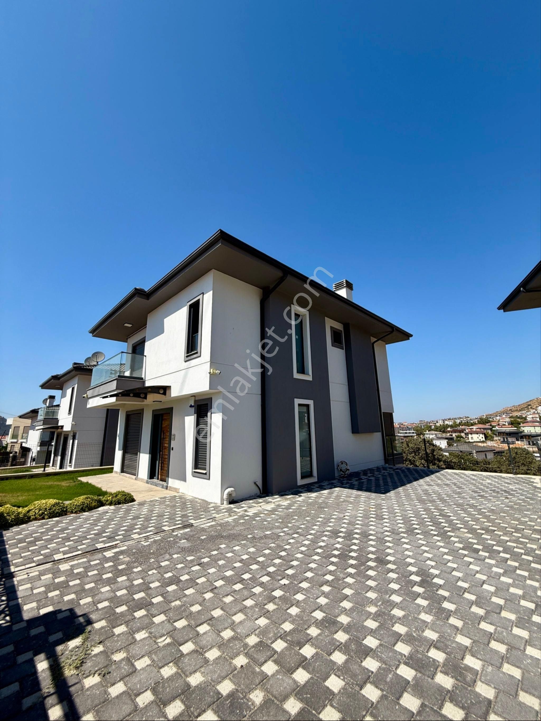 Yelki'de Satılık Havuzlu 4+2 Lüx Villa