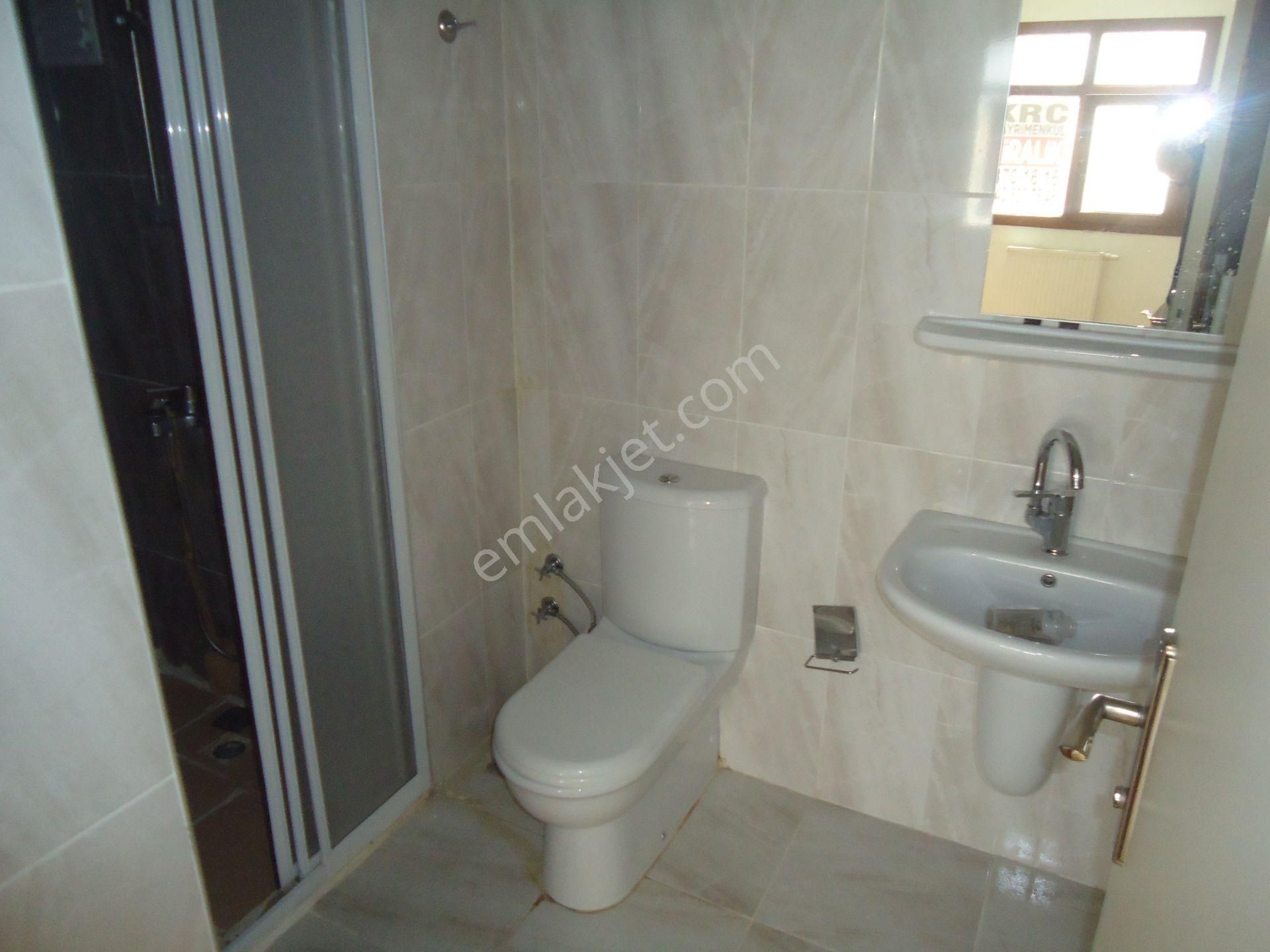 Krc'den Toki Uzun Bloklarda Kiralık 4+1 Daire - Görsel 17