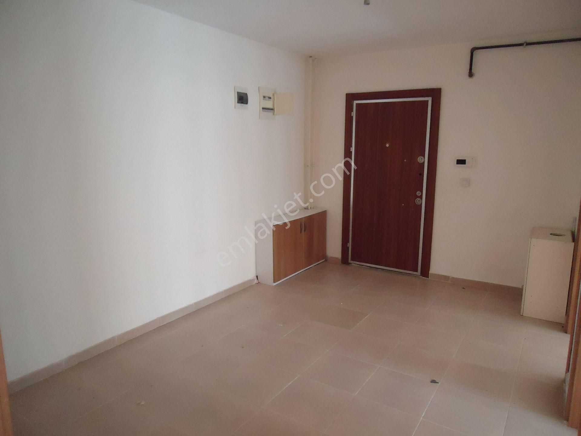 Krc'den Toki Uzun Bloklarda Kiralık 4+1 Daire - Görsel 5