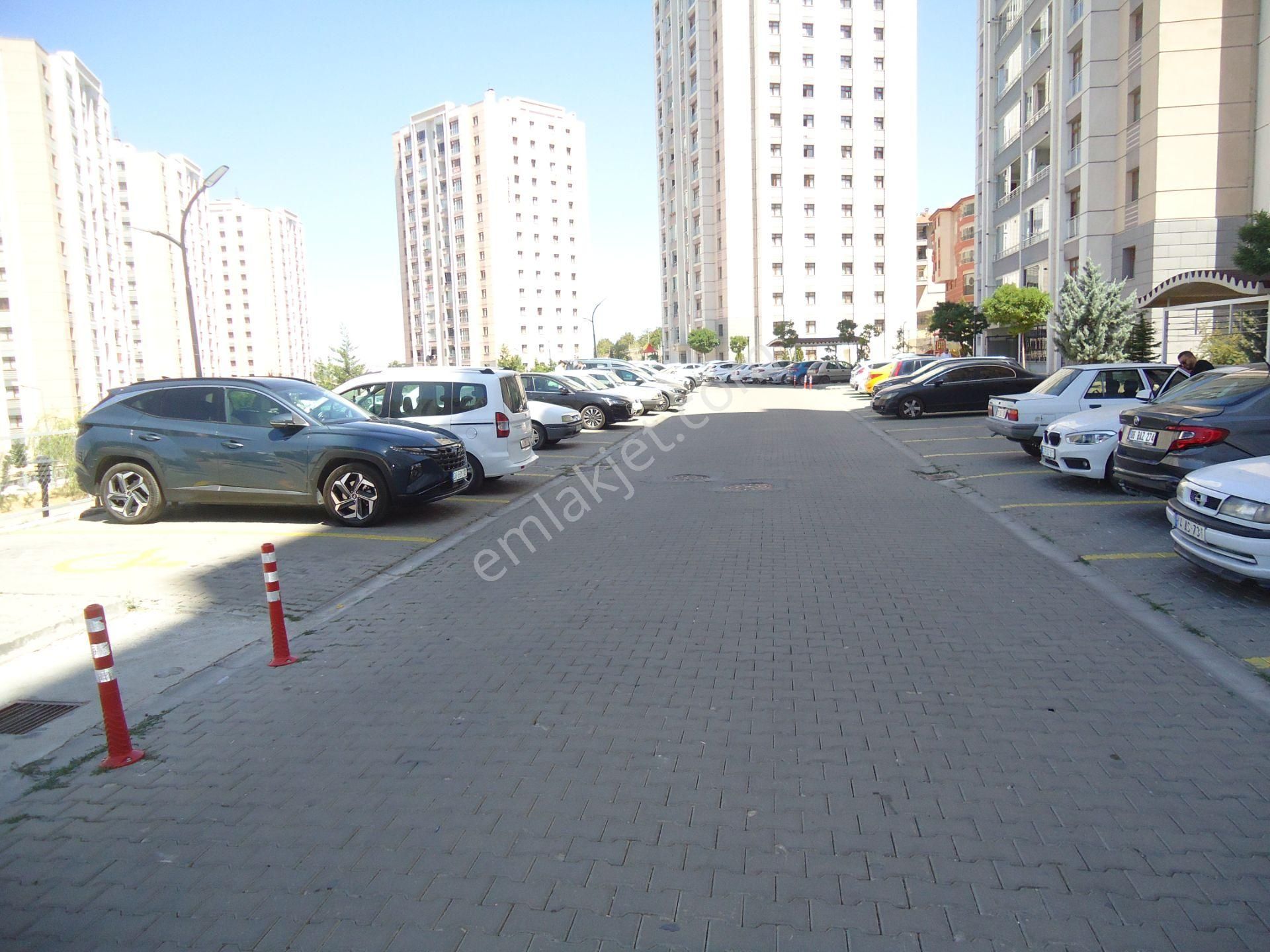 Krc'den Toki Uzun Bloklarda Kiralık 4+1 Daire - Görsel 26