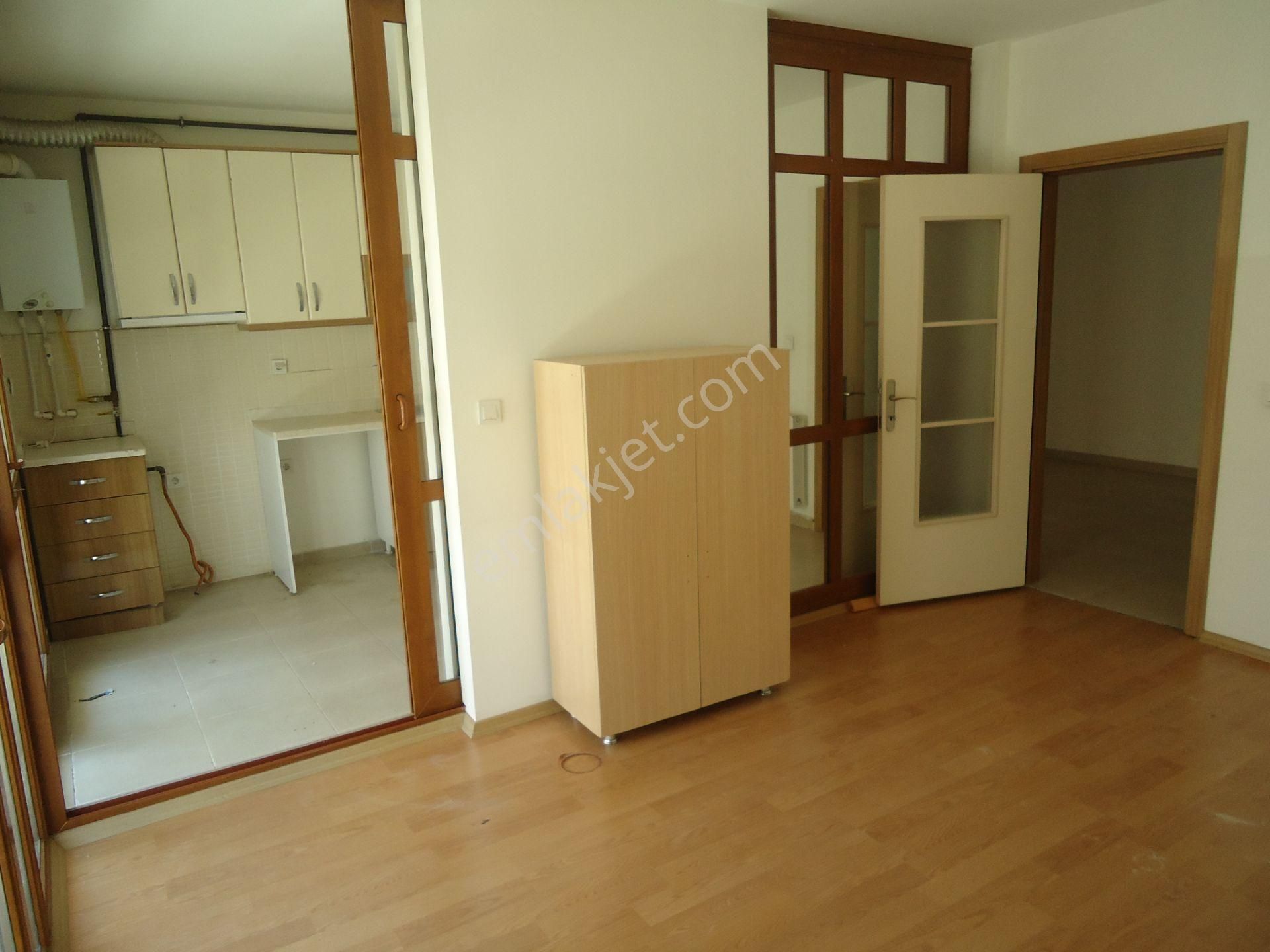 Krc'den Toki Uzun Bloklarda Kiralık 4+1 Daire - Görsel 9