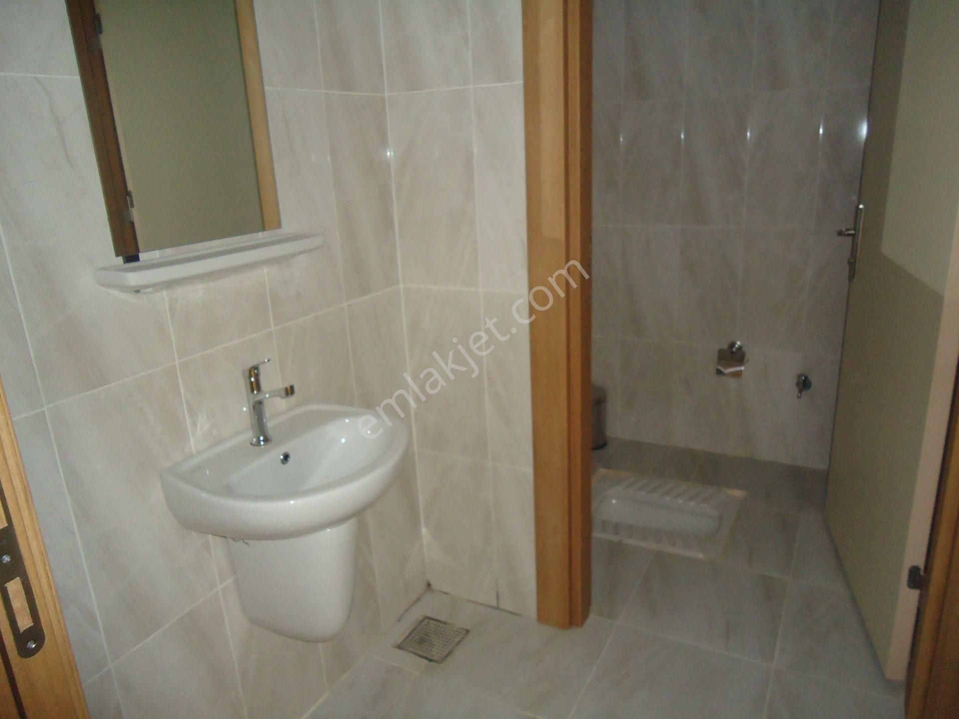 Krc'den Toki Uzun Bloklarda Kiralık 4+1 Daire - Görsel 19