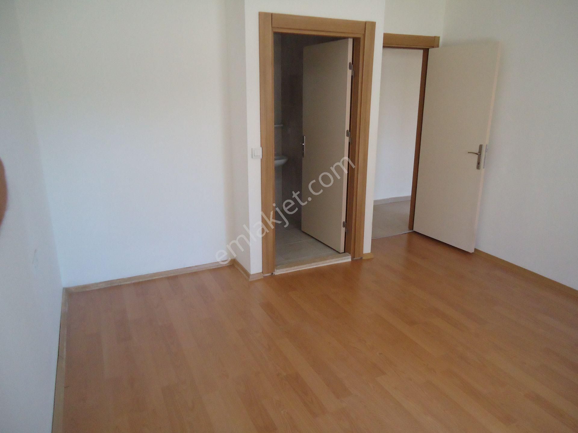 Krc'den Toki Uzun Bloklarda Kiralık 4+1 Daire - Görsel 14