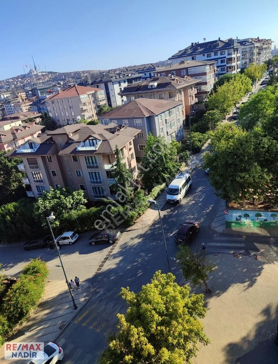 Üsküdar Bahçelievler'de Kiralık 4+2 Çatı Dubleks Yeni Daire