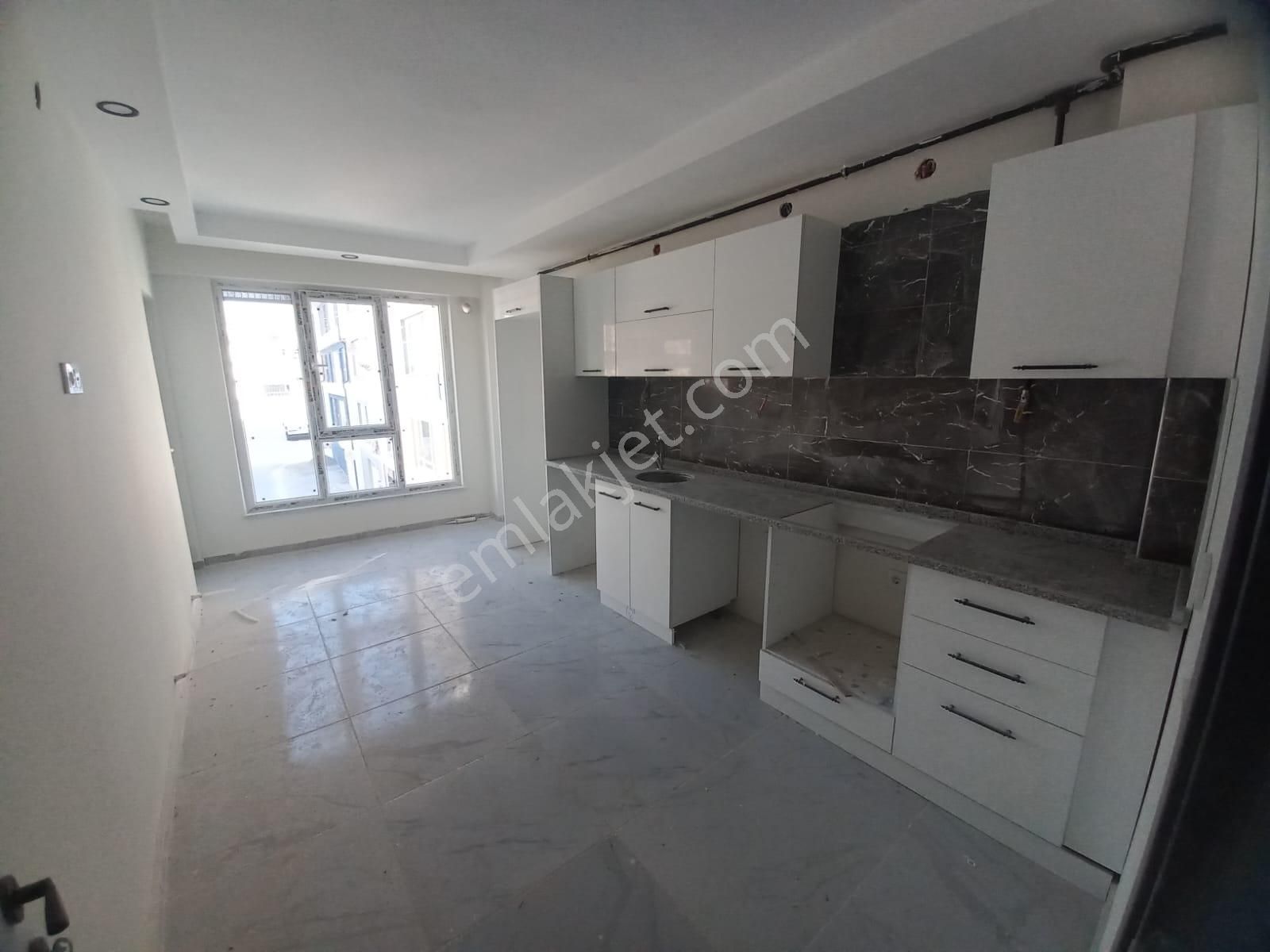 Satılık Temiz 2+1 Daire Esentepe Mahallesi Eğitimciler Caddesi Yakını ,