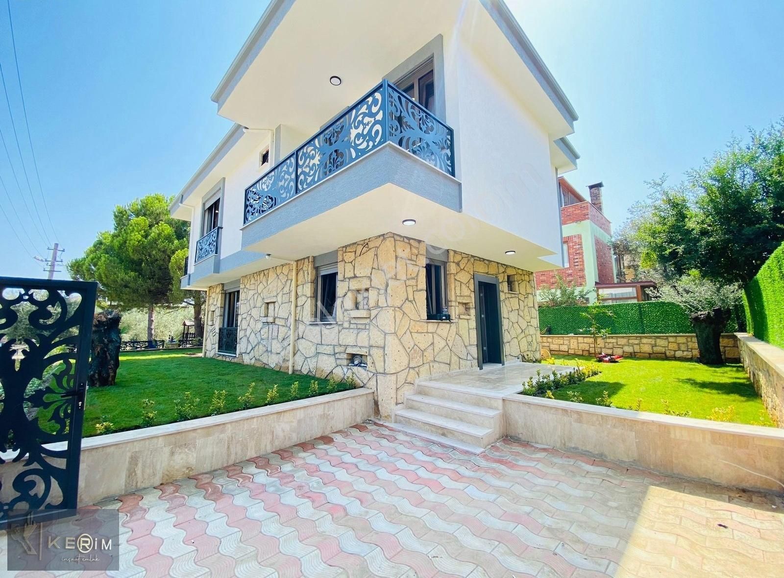 Kerim'den Küçükkuyu Satılık Yol Altında Sıfır Müstakil Villa