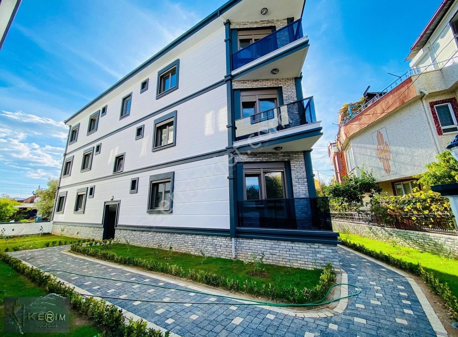 Kerim'den Küçükkuyu Satılık Çarşıya,denize Yakın 2+1 Sıfır Daire