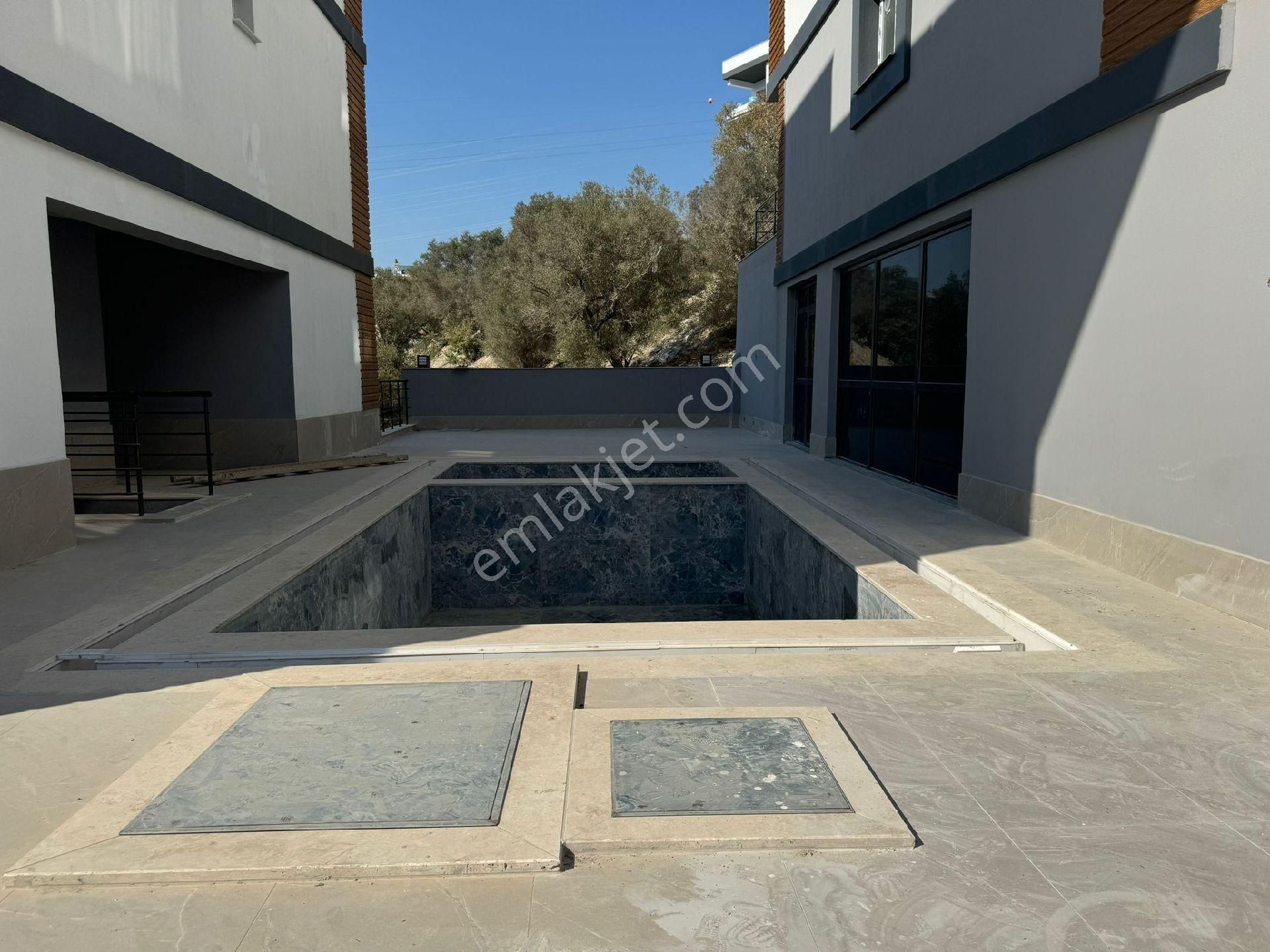 Kuşadası'nda Havuzlu 3+1 Sıfır Satılık Daire - Görsel 18