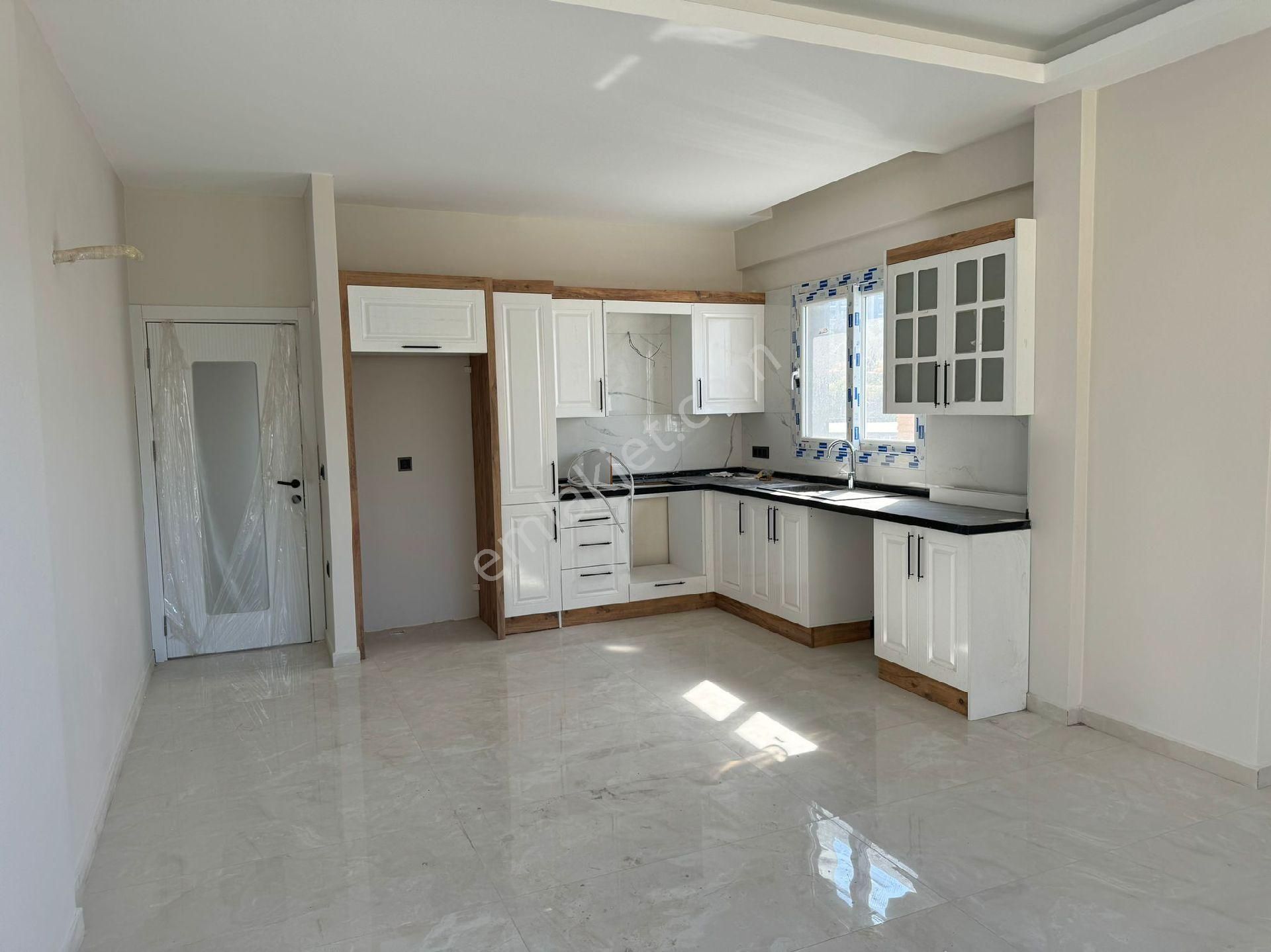 Kuşadası'nda Havuzlu 3+1 Sıfır Satılık Daire - Görsel 2