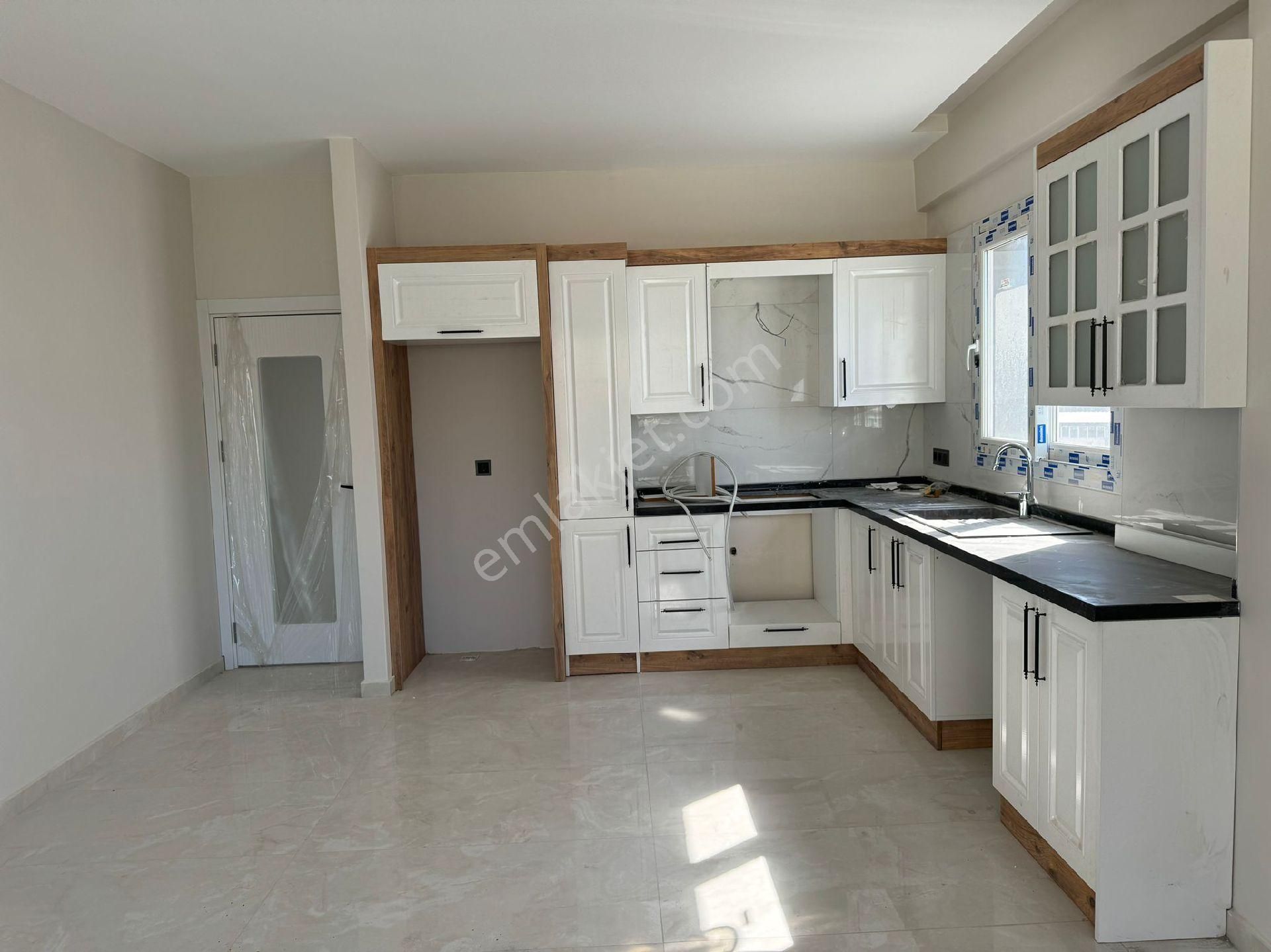 Kuşadası'nda Havuzlu 3+1 Sıfır Satılık Daire - Görsel 3