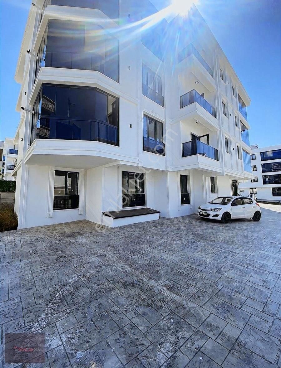 Emlak Kent'ten Cağaloğluna 2 Sokak Cam Balkon Kombi Takılı 2+1