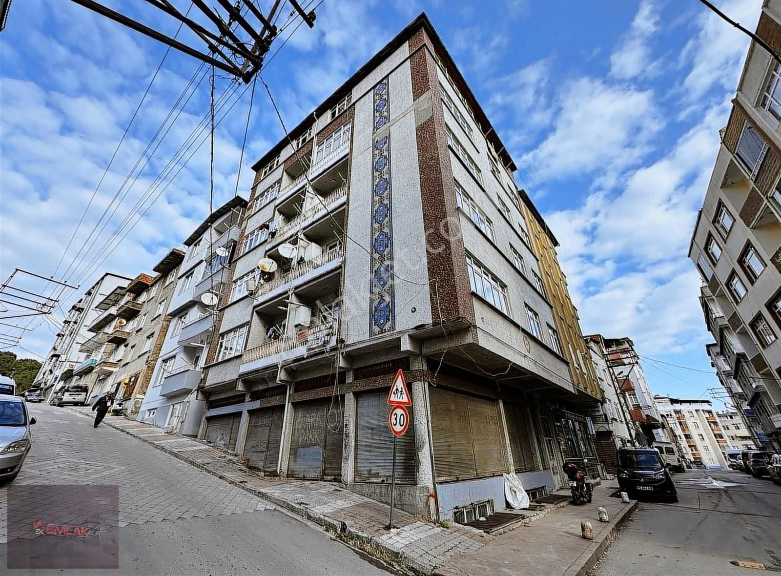 Emlakkent'ten Satılık Fırsat Daire.