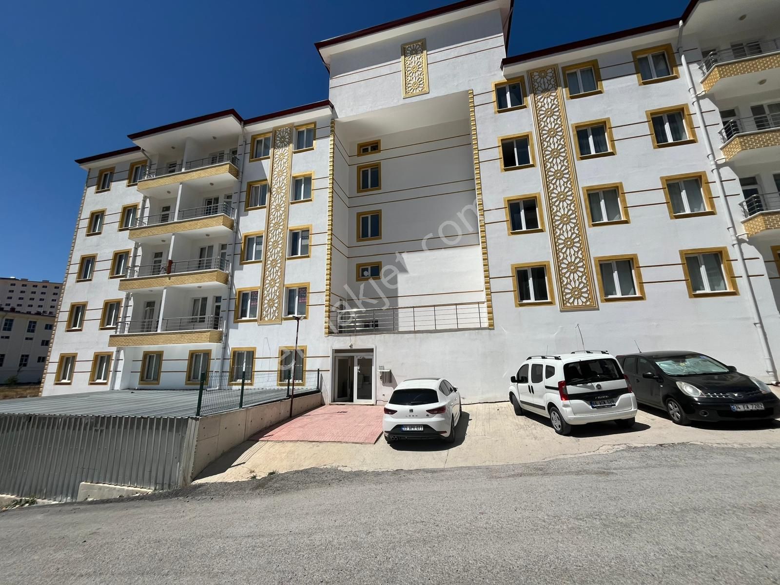 2+1 Ara Katta Güney Cepheli Eşyalı Daire *** Burcu Emlaktan