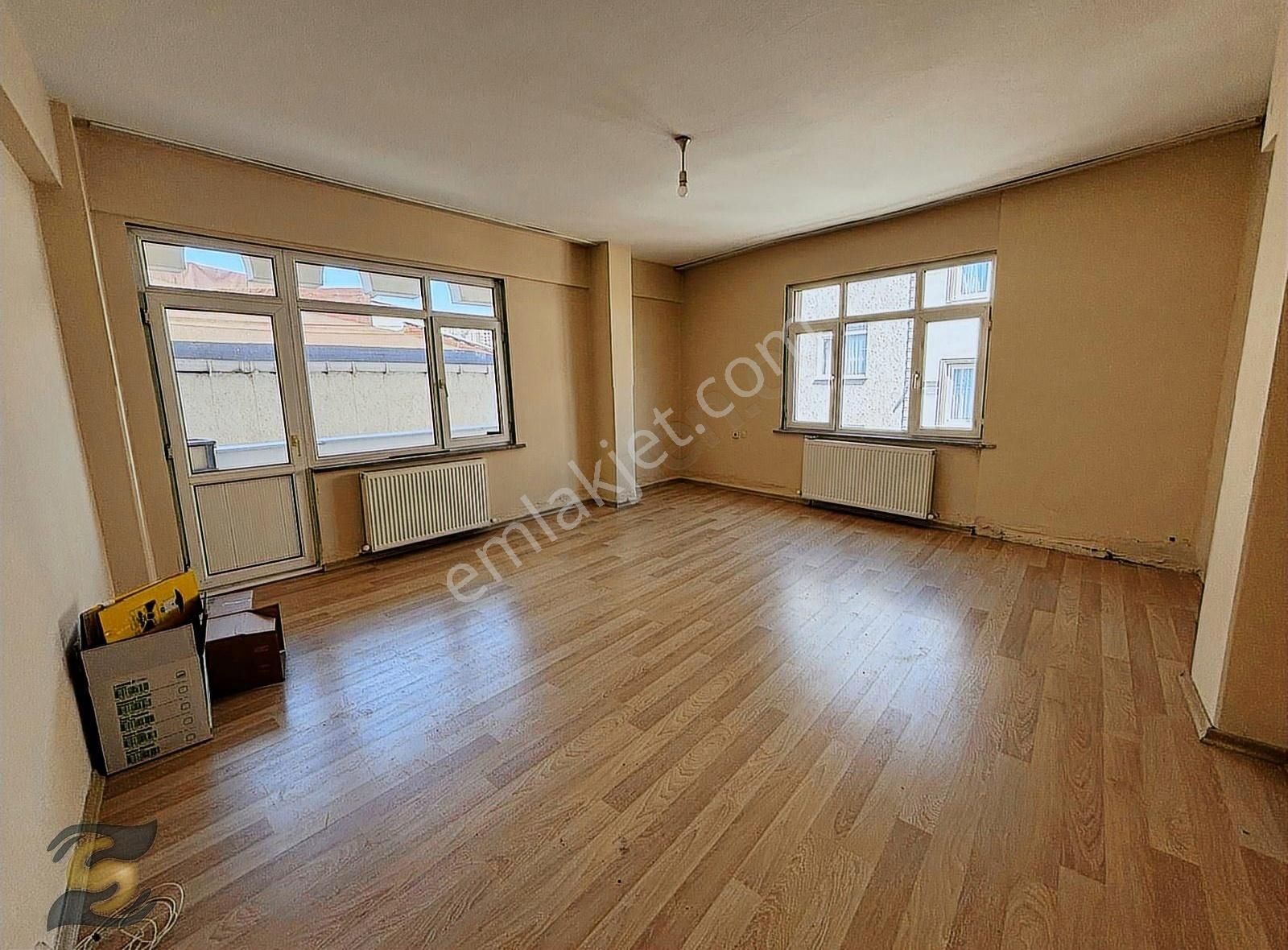 Metrobüs 5 Dk Aile Binasında 1+1 Kiralık Daire
