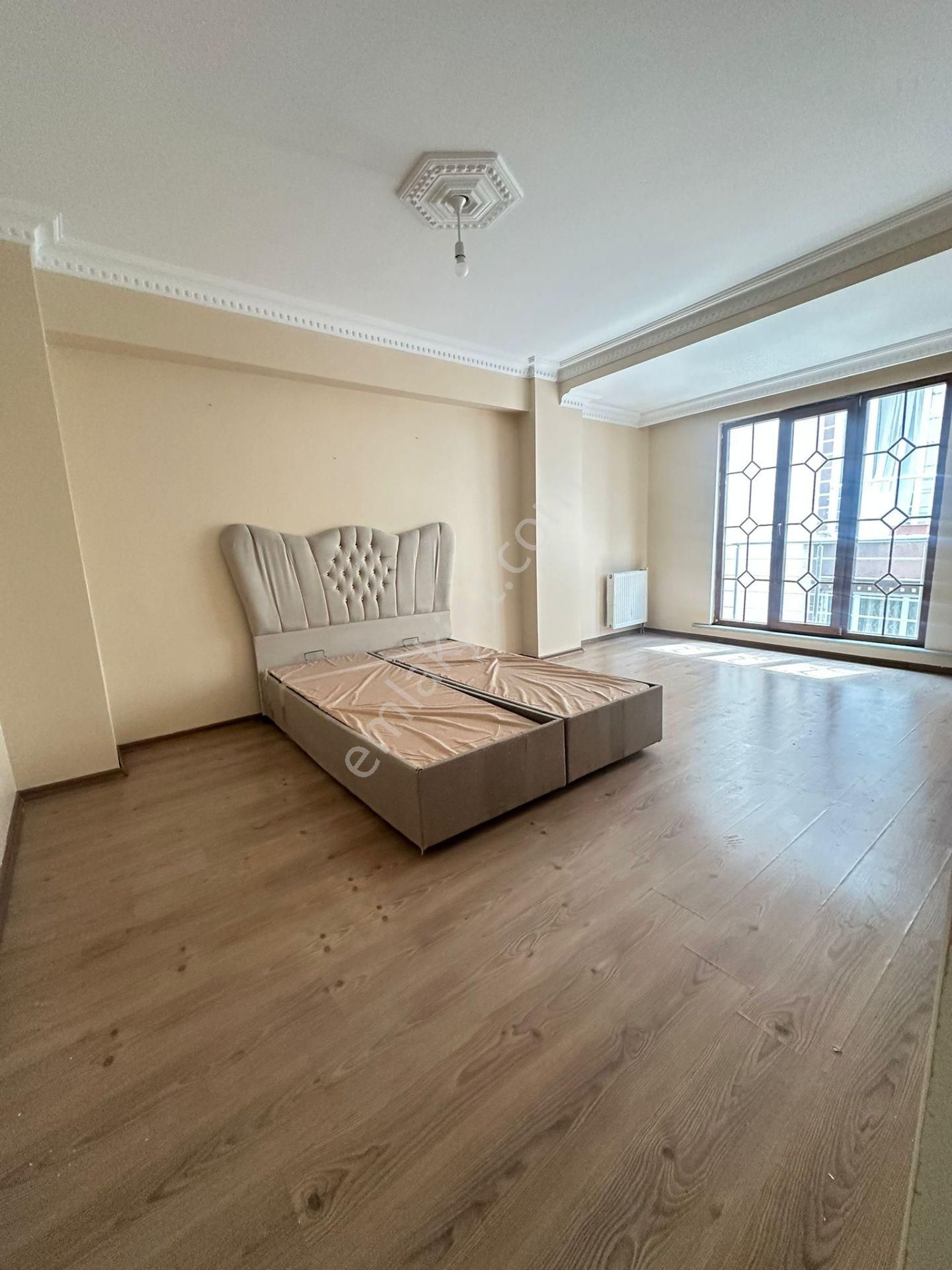 Esenyurt Selahaddin Eyyubi Mahallesi 2+1 90 M2 3.kat Kiralık Daire Balkonlu Asansörlü Banyo Wc Ayr