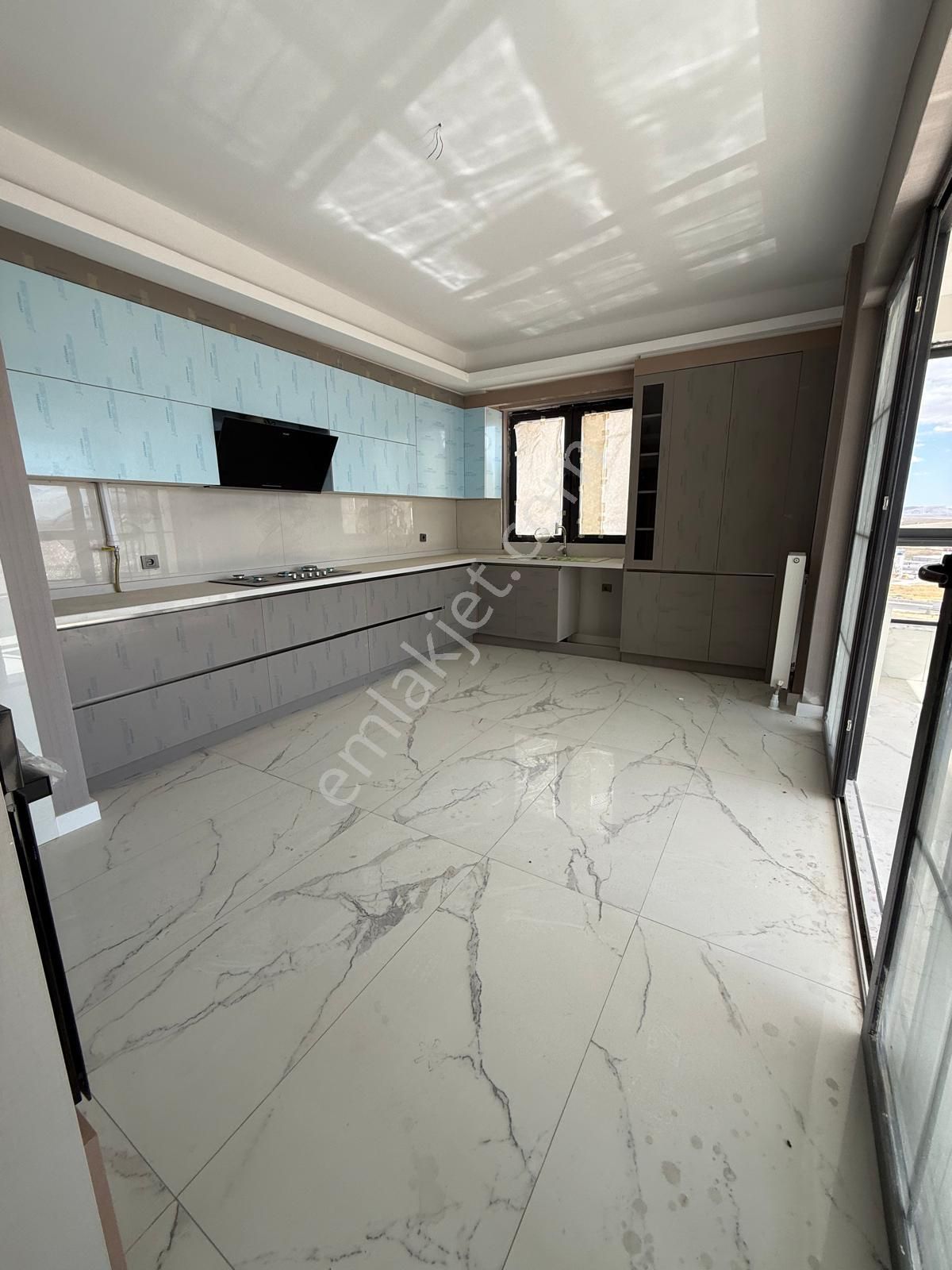 Şehitlik Mahallesinde Sıfır Satılık 4+1 Full Yapılı Lüx Daire - Görsel 6