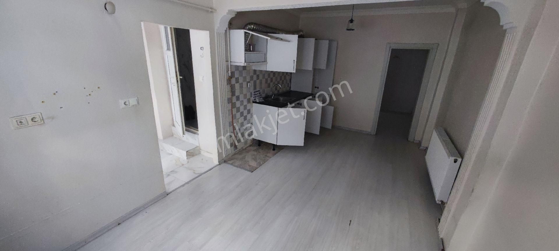 İsmetpasa Mah.de Düz Giriş Bayana 1+1 60 M2 Temiz Daire