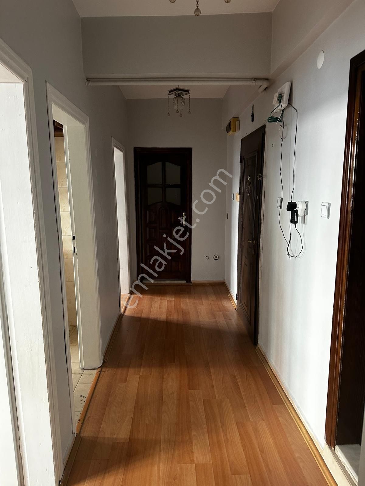İsmetpaşa Mah.de 2+1 Temiz Orta Kat Daire 95m2