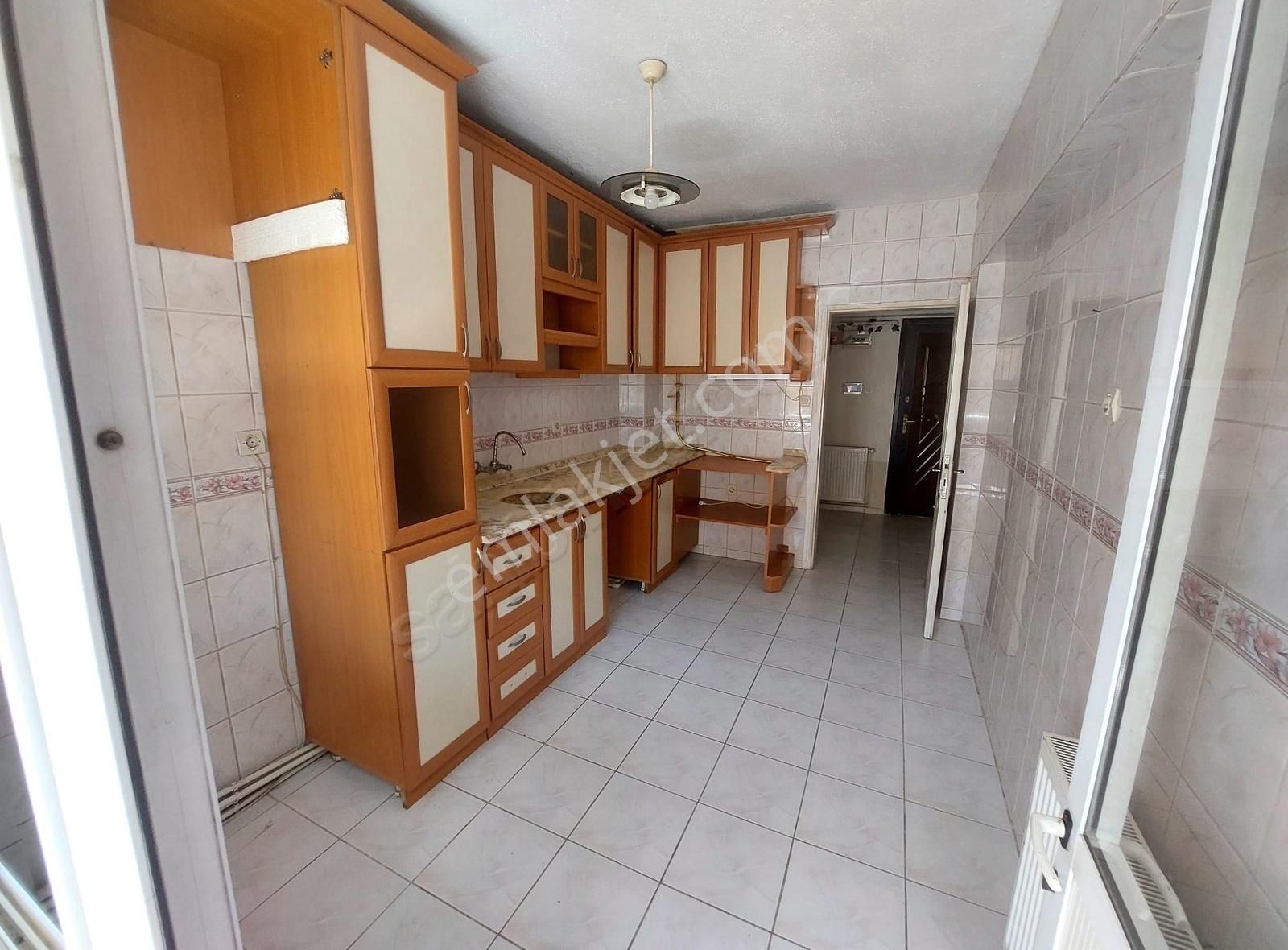 Atıfbey Mah.de 3+1 120 M2 Pazaryerinde Kiralık Daire