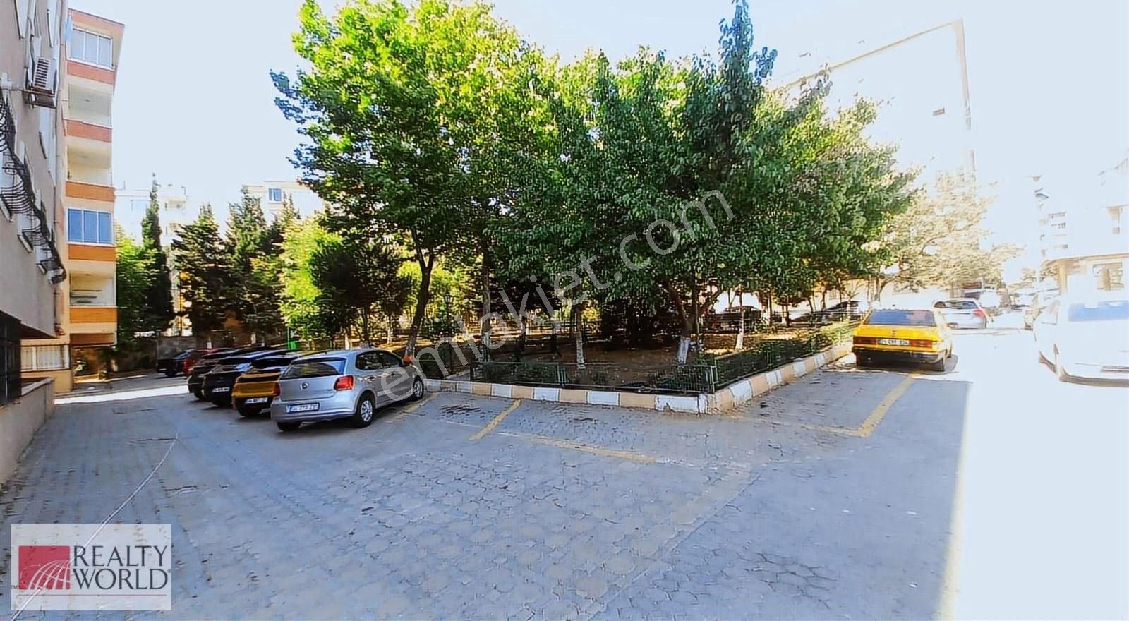 Uskudar Bulgurlu Metroya 3 Dk Detay 1 Sitesinde 2+1 Satılık